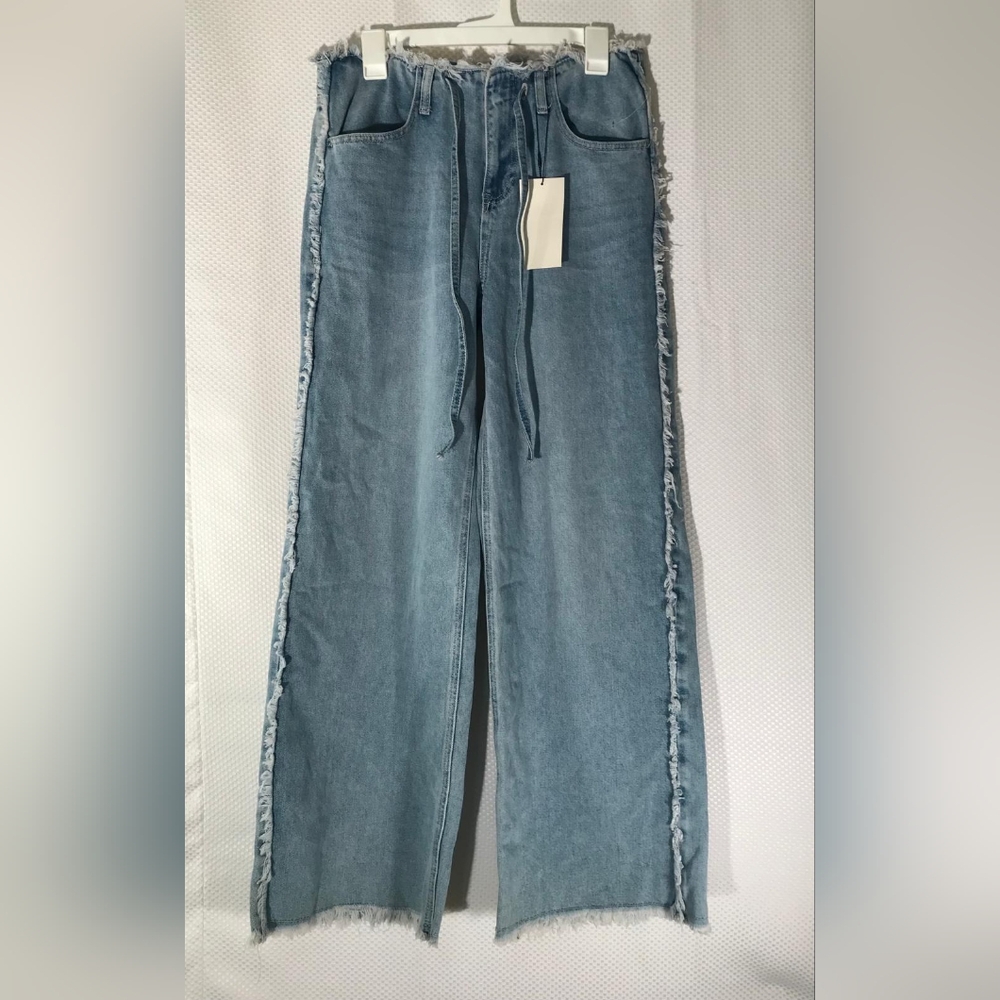 Frayed Hem Light Blue Wide-Leg Jeans